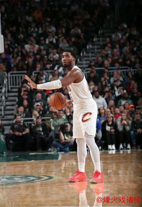 米切尔绝杀助骑士豪取7连胜,雄鹿5连败,绿军大胜黄蜂 米切尔绝杀助骑士豪取7连胜,雄鹿5连败,绿军大胜黄蜂