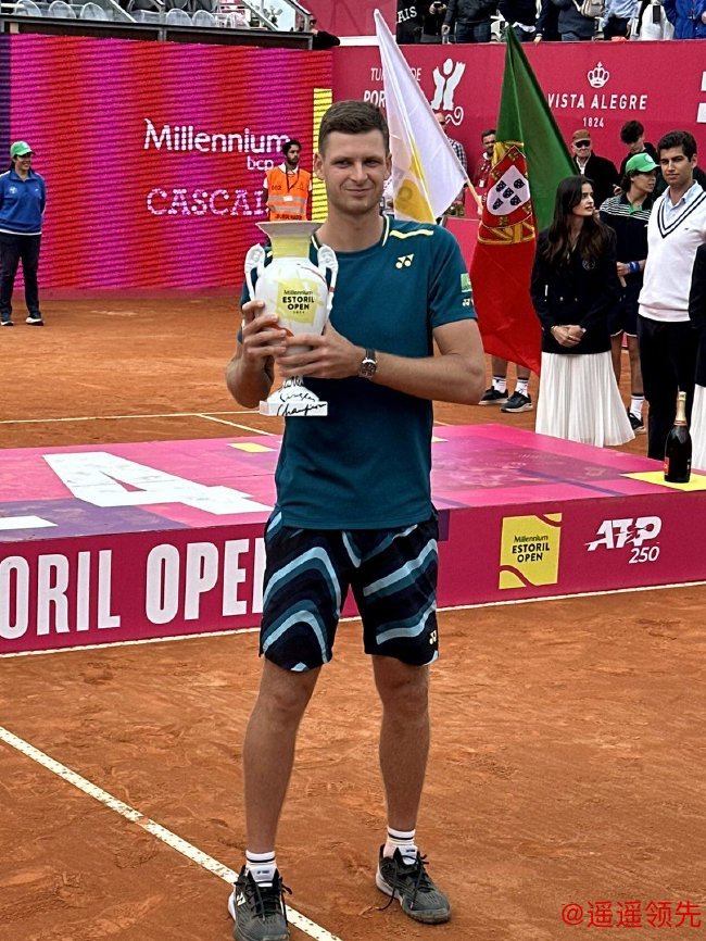 胡尔卡奇夺得个人首个红土赛事冠军